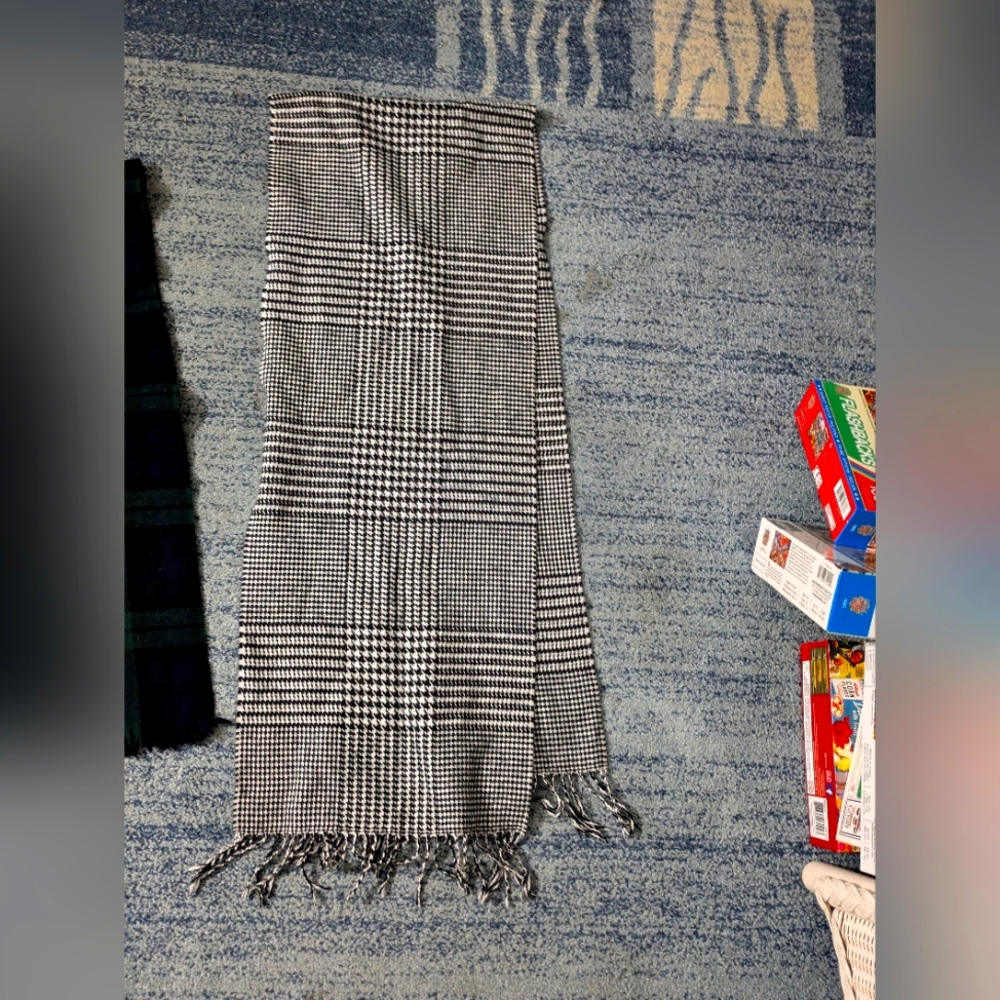 Woman's scarf